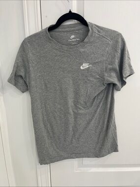 Nike Boys Gray Logo Crew Neck T-Shirt